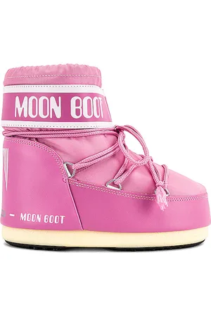 REVOLVE MOON BOOT Moon boot botín classic low 2 en color talla 36-38 en - Pink. Talla 36-38 (también en 39-41, 39-41 (M/L)).