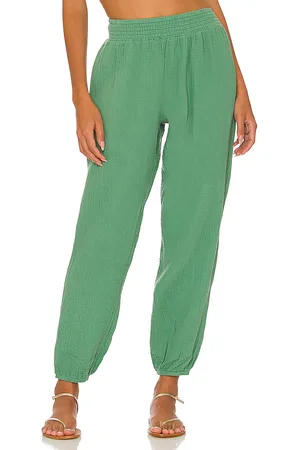 REVOLVE Bobi Bobi pantalón beach gauze en color verde talla L en - Green. Talla L (también en M, S, XL).