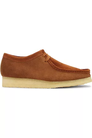 REVOLVE Clarks Clarks bota en color marrón talla 10 en - Brown. Talla 10 (también en 7.5, 9.5).
