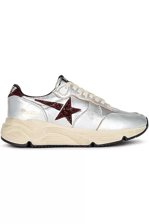 REVOLVE Golden Goose Golden goose zapatilla deportiva running en color plateado metálico talla 39 en - Metallic Silver. Talla 39 (también en