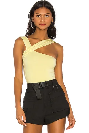 REVOLVE H:ours H:ours body de un hombro halsey en color amarillo talla L en - Yellow. Talla L (también en S, XL, XXS).