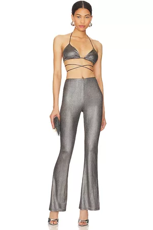 REVOLVE Superdown Superdown conjuntos pantalón tamera en color metálico talla M en - Metallic Silver. Talla M (también en S).
