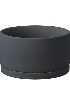 REVOLVE KINTO Kinto maceta plant pot 191_ 170mm en color charcoal talla all en - Charcoal. Talla all.