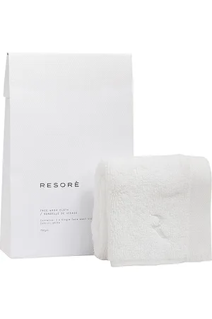 REVOLVE Resore Resore guante de baño en color talla all en - White. Talla all.