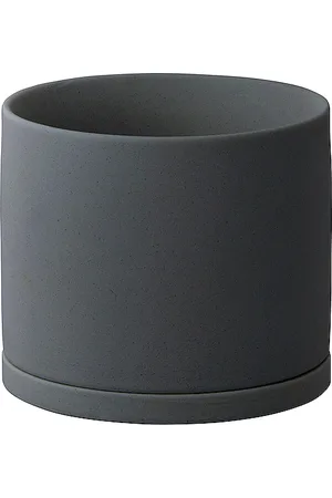 REVOLVE KINTO Kinto maceta plant pot 191_ 105mm en color charcoal talla all en - Charcoal. Talla all.