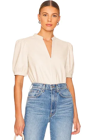 REVOLVE Steve Madden Steve madden jane faux leather top en color crema talla L en - Cream. Talla L (también en M, XL, XS).