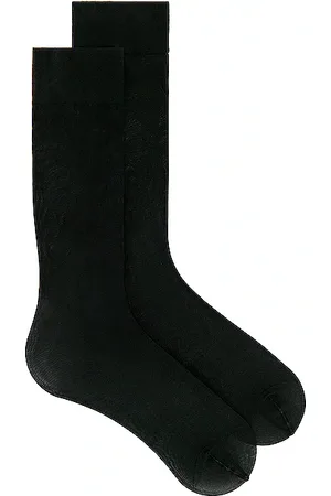 REVOLVE Wolford Wolford medias hasta la rodilla satin touch 20 en color talla M en - Black. Talla M (también en S).