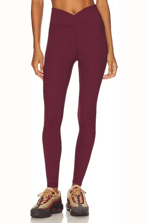 REVOLVE YEAR OF OURS Year of ours ribbed veronica legging en color burgendy talla L en - Burgendy. Talla L (también en M, S).