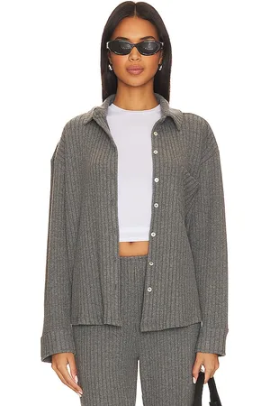 REVOLVE DONNI. Donni. camisa en color charcoal talla M en - Charcoal. Talla M (también en S).