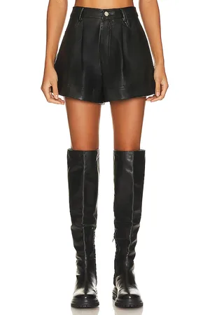 REVOLVE WeWoreWhat Weworewhat short con puños de cuero vegano en color talla 23 en - Black. Talla 23 (también en 25, 26).