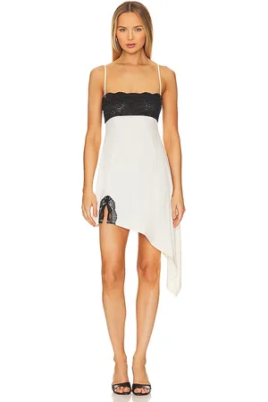 REVOLVE WeWoreWhat Weworewhat vestido lencero asimétrico de encaje en color ivory talla M en - Ivory. Talla M (también en S).