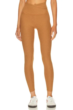 REVOLVE Beyond Yoga Beyond yoga spacedye at your leisure high waisted midi legging en color bronce talla XL en - Tan. Talla XL (también en XS).