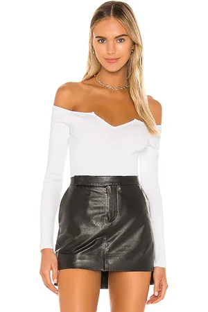 REVOLVE Superdown Superdown body con cuello en v ashton en color talla L en - White. Talla L (también en M, S, XS).