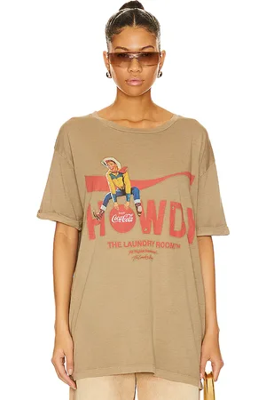 REVOLVE The Laundry Room The laundry room camiseta tamaño grande howdy coke en color marrón talla S en - Brown. Talla S (también en XS).