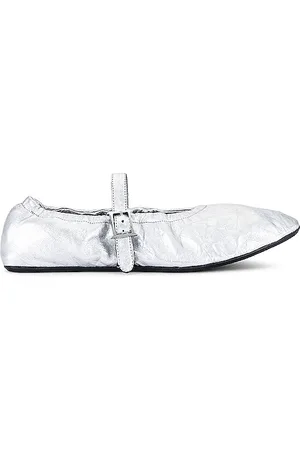 REVOLVE Helsa Helsa zapato plano ballerina en color metálico talla 8 en - Metallic Silver. Talla 8 (también en 8.5).