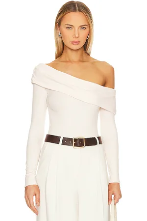 REVOLVE ASTR the Label Astr the label body lenore en color crema talla L en - Cream. Talla L (también en XL).