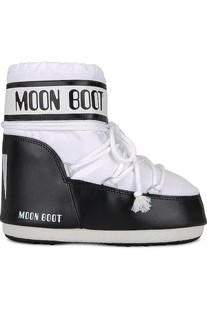 REVOLVE MOON BOOT Moon boot bota icon low nylon en color negro, talla 36-38 en - Black,White. Talla 36-38 (también en 39-41).