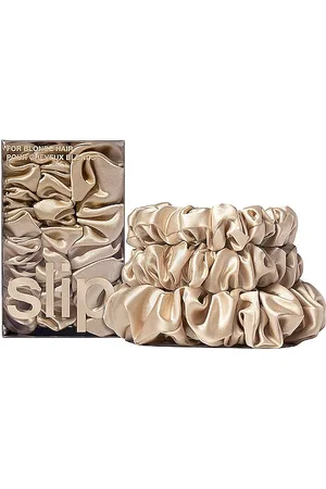REVOLVE Slip Slip conjunto de coleteros assorted scrunchie set of 3 en color beige talla all en - Beige. Talla all.