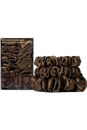 REVOLVE Slip Slip conjunto de coleteros assorted scrunchie set of 3 en color chocolate talla all en - Chocolate. Talla all.