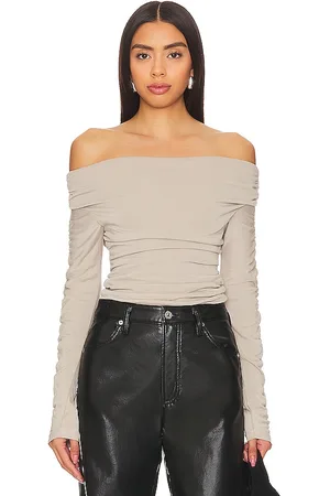 REVOLVE Steve Madden Steve madden body jolie en color crema talla L en - Cream. Talla L (también en M, XL, XS).