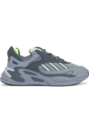 REVOLVE Adidas Originals Adidas originals zapatilla deportiva en color talla 10.5 en - Grey. Talla 10.5 (también en 11, 12, 13, 9, 9.5).