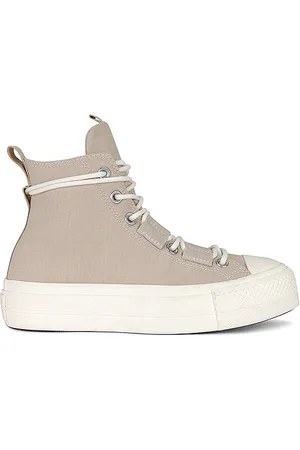 REVOLVE Converse Converse zapatilla deportiva all star lift en color beige talla 10 en Nutty Granola Egret & Fossilized - Beige. Talla 10 (también en 10.5