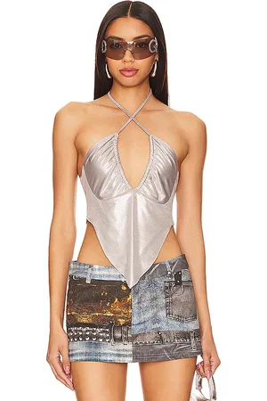 REVOLVE Superdown Superdown devon halter top en color metálico talla M en - Metallic Silver. Talla M (también en S).