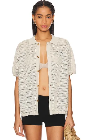 REVOLVE WAO Wao open knit short sleeve shirt en color crema talla S en - Cream. Talla S (también en L).