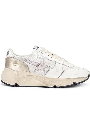 REVOLVE Golden Goose Golden goose zapatilla deportiva running en color blanco talla 39 en White Orchid Hush & Platinum - White. Talla 39 (también en 42).