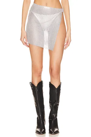 REVOLVE Superdown Superdown minifalda kali en color metálico talla M en - Metallic Silver. Talla M (también en S).