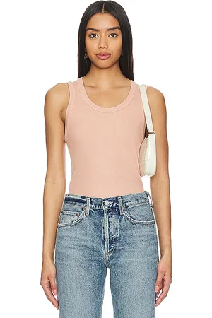 REVOLVE AGOLDE Agolde camiseta tirantes poppy en color durazno talla M en - Peach. Talla M (también en XL).