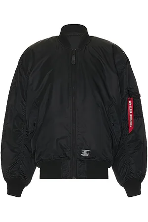 REVOLVE ALPHA INDUSTRIES Alpha industries chaqueta en color talla L en - Black. Talla L (también en M, S, XL/1X, XS, XXL/2X).
