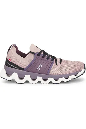 REVOLVE On On zapatilla deportiva cloudswift 3 en color negro talla 10 en - Black. Talla 10 (también en 5, 8.5).