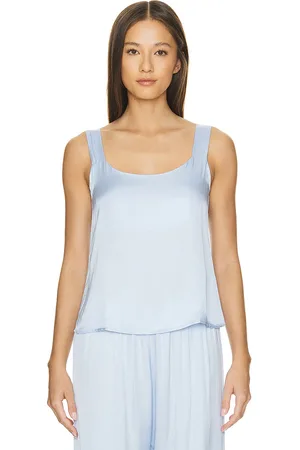 REVOLVE DONNI. Donni. camiseta tirantes silky en color bebe azul talla L en - Baby Blue. Talla L (también en M, XXS).