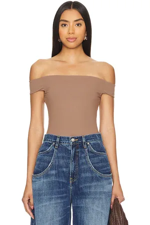 REVOLVE Free People Free people body intimately fp off to the races en color bronce talla L en - Tan. Talla L (también en XL).