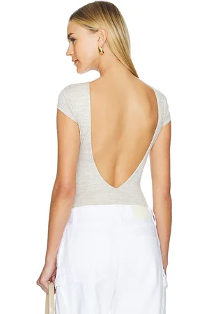 REVOLVE AFRM Afrm body gosia en color beige talla 1X en - Beige. Talla 1X (también en XL).