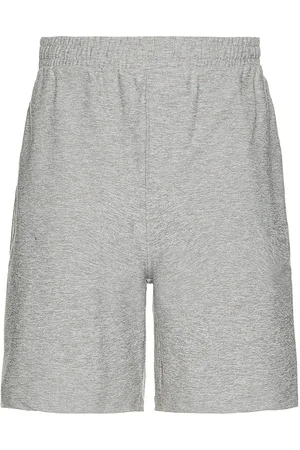 REVOLVE Beyond Yoga Beyond yoga take it easy short en color gris talla M en - Grey. Talla M (también en S, XL/1X).