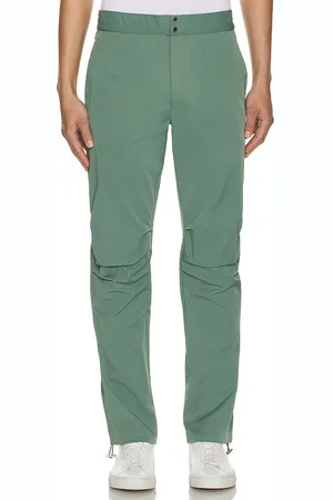 REVOLVE SIMKHAI Simkhai caruso darted jogger en color verde talla M en - Green. Talla M (también en S, XL/1X).