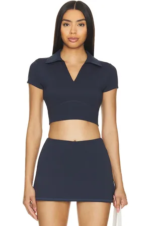 REVOLVE WellBeing + BeingWell Wellbeing + beingwell polo movewell frankie en color azul marino talla XL en - Navy. Talla XL (también en XXS).