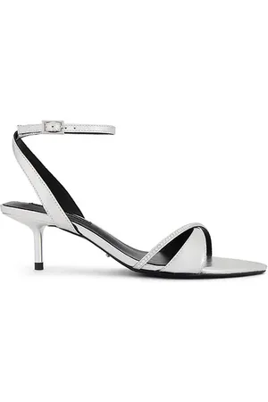 REVOLVE Tony Bianco Tony bianco sandalia fortune en color plateado metálico talla 6 en - Metallic Silver. Talla 6 (también en 6.5, 7).