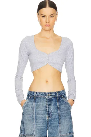 REVOLVE GRLFRND Grlfrnd rib button through crop top en color gris talla L en - Grey. Talla L (también en M, XL, XXS).