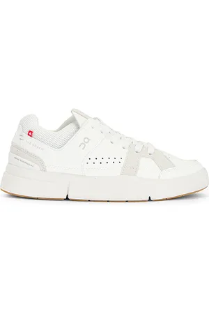 REVOLVE On On zapatilla deportiva the roger clubhouse en color blanco talla 10 en - White. Talla 10 (también en 10.5, 5, 8.5, 9, 9.5).