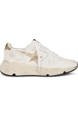REVOLVE Golden Goose Golden goose zapatilla deportiva running en color blanco talla 40 en White Gold & Beige - White. Talla 40 (también en 41, 42).