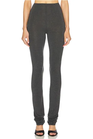 REVOLVE Norma Kamali Norma kamali lazy legging en color charcoal talla L en - Charcoal. Talla L (también en S).