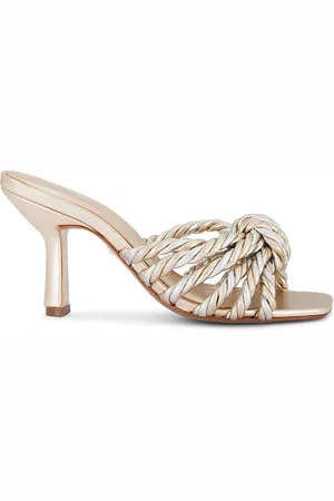 REVOLVE Schutz Schutz sandalia capri en color oro metálico talla 6 en - Metallic Gold. Talla 6 (también en 6.5).