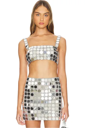 REVOLVE Lovers and Friends Lovers and friends gilles sequin crop top en color plateado metálico talla M en - Metallic Silver. Talla M (también en