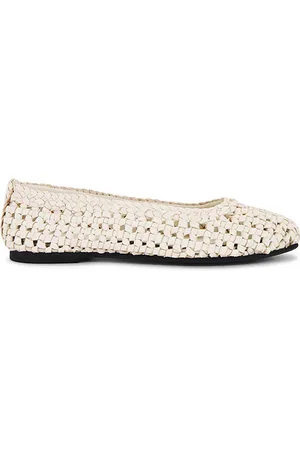 REVOLVE St. Agni St. agni zapatillas ballet macrame mesh en color crema talla 40 en - Cream. Talla 40 (también en 41).