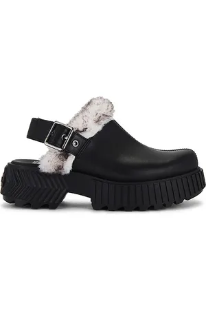 REVOLVE Sorel Sorel zueco ona ave en color negro talla 6 en - Black. Talla 6 (también en 7, 7.5, 8, 8.5, 9).