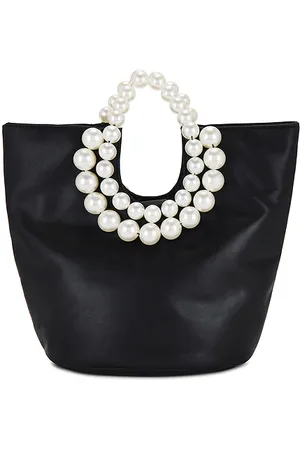 REVOLVE BTB Los Angeles Btb los angeles bolso de mano de piel con detalle de perla bella en color talla all en - Black. Talla all.