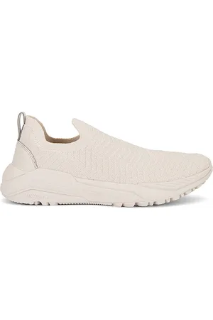 REVOLVE APL: Athletic Propulsion Labs Apl: athletic propulsion labs zapatilla deportiva techloom traveler en color crema talla 6 en - Cream. Talla 6 (t
